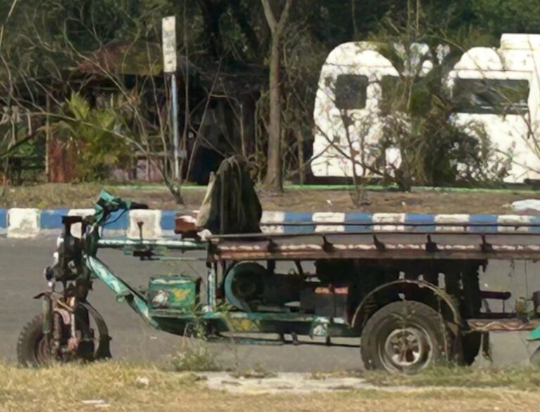 ऋषिकेश में तीन जुगाड़ वाहन सीज, परिवहन विभाग की सख्त कार्रवाई 7 ऋषिकेश में जुगाड़ वाहनों पर कार्रवाई | तीन वाहन सीज