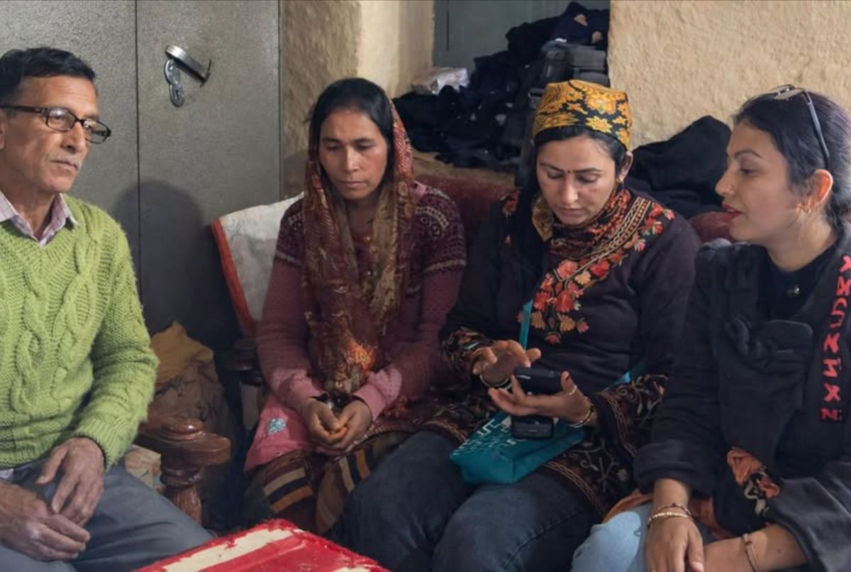 पौड़ी पहुंचीं ज्योति अधिकारी, अंकिता भंडारी के परिवार को दी आर्थिक मदद