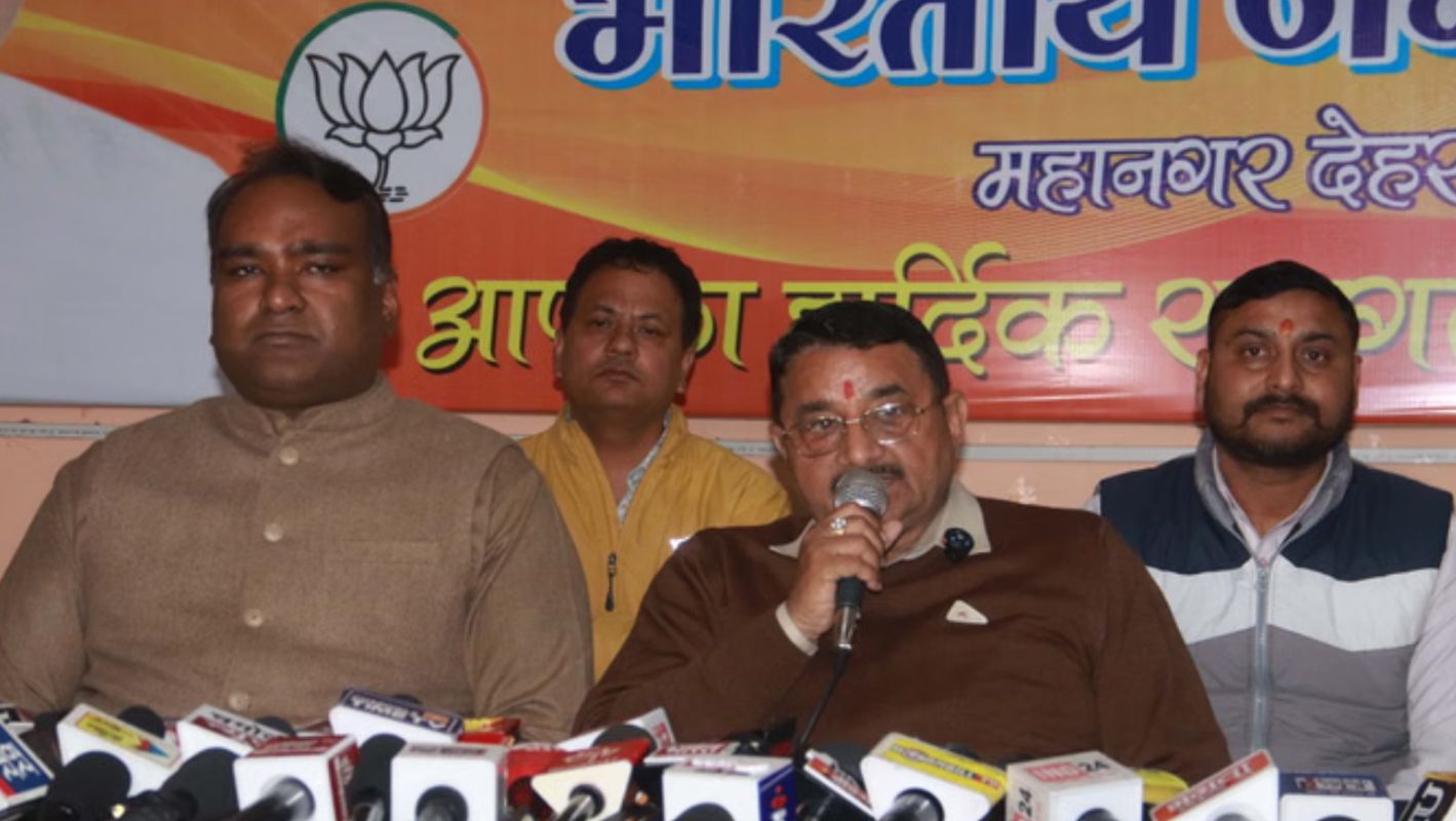 शिक्षा निदेशक प्रकरण: विधायक उमेश शर्मा काऊ ने मांगी माफी, शिक्षकों से काम पर लौटने की अपील 1 शिक्षा निदेशक प्रकरण पर विधायक काऊ की माफी | क्या थमेगा विवाद?