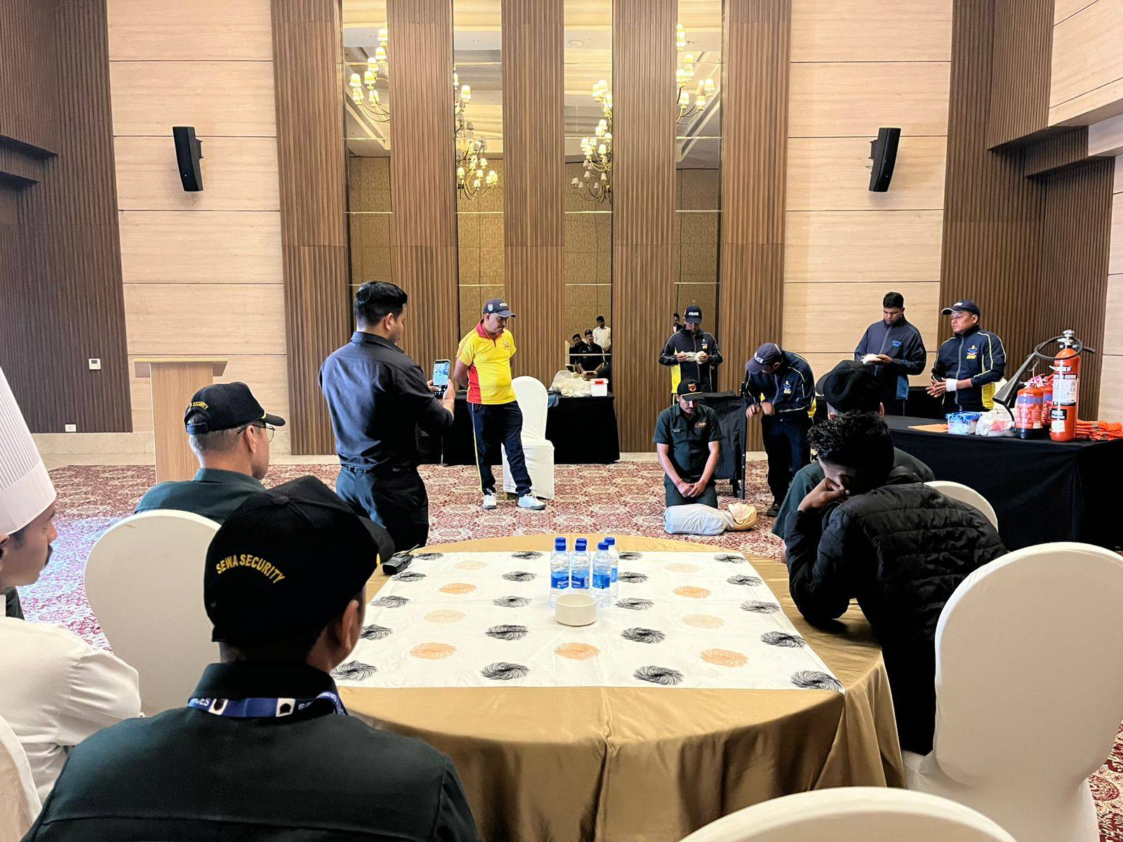 मुनिकीरेती: होटल लेमन ट्री में एसडीआरएफ ने दिया आपदा प्रबंधन और अग्नि सुरक्षा प्रशिक्षण 1 ऋषिकेश, मुनिकीरेती, एसडीआरएफ, आपदा प्रबंधन, अग्नि सुरक्षा, होटल प्रशिक्षण, सीपीआर, उत्तराखंड समाचार