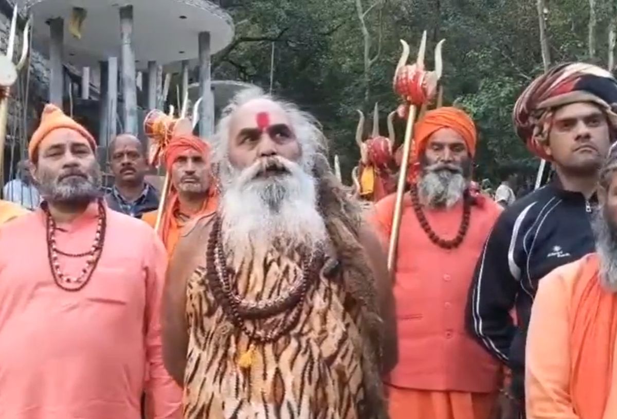 मणिकूट पर्वत पर त्रयोदश ज्योतिर्लिंग की प्राण प्रतिष्ठा, 13 से 15 फरवरी तक भव्य आयोजन 1 मणिकूट पर्वत में गुजरेश्वर महादेव के रूप में नई पहचान पाएगा त्रयोदश ज्योतिर्लिंग