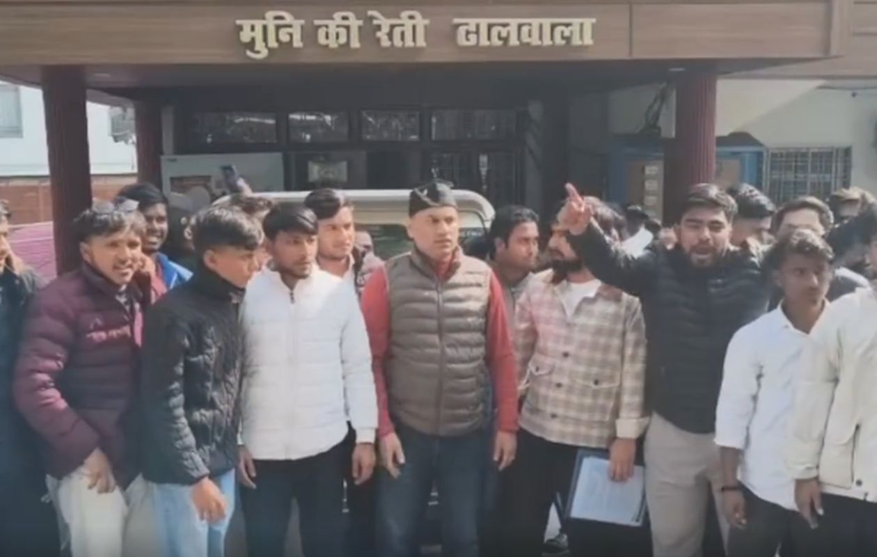 मुनिकीरेती नगर पालिका के खिलाफ युवा कांग्रेस का प्रदर्शन