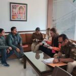 मुनि की रेती में पुलिस-एलआईयू की संयुक्त कार्रवाई, Form-C भरने के निर्देश