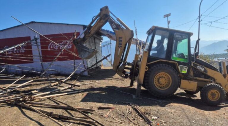 नीलकंठ मंदिर मार्ग पर अतिक्रमण हटाओ अभियान | 12 ढांचे ध्वस्त