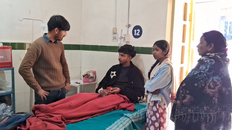 पौड़ी में भालू का हमला | बाइक सवार युवक घायल, इलाके में दहशत