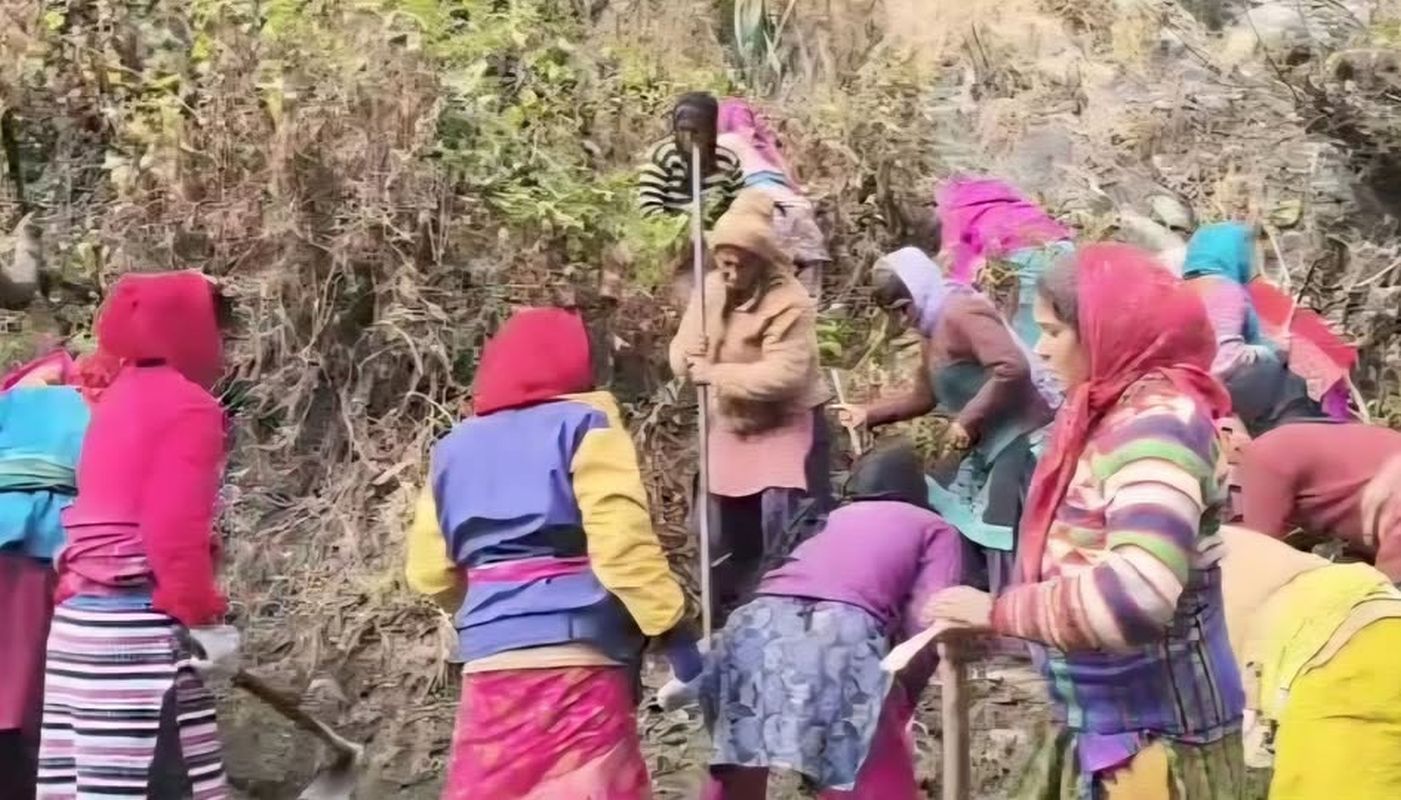 पोखरी डुंगर गांव में सड़क विवाद | ग्रामीणों का आक्रोश