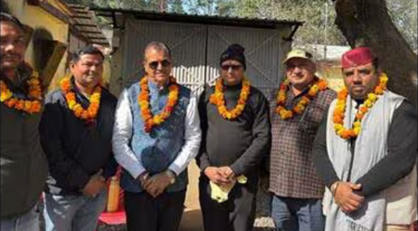 गढ़वाल टैक्सी यूनियन की नई कार्यकारिणी ने प्रेमचंद अग्रवाल से की मुलाकात, समस्याओं पर हुई चर्चा 1 पर्यटन एवं स्थानीय अर्थव्यवस्था की रीढ़ हैं टैक्सी चालक: प्रेमचंद