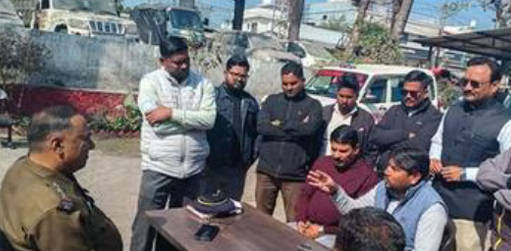 वार्ड 12 में सभासद के पति की दुकान से 24 हजार की चोरी, पुलिस गश्त पर उठे सवाल 1 ऋषिकेश में 24 हजार की चोरी | वार्ड 12 में दुकान बनी निशाना