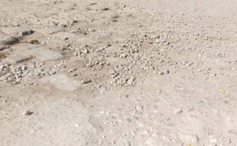 गंगा नगर में सीसी सड़क भी टूटी, अस्थायी मरम्मत साबित हुई नाकाफी