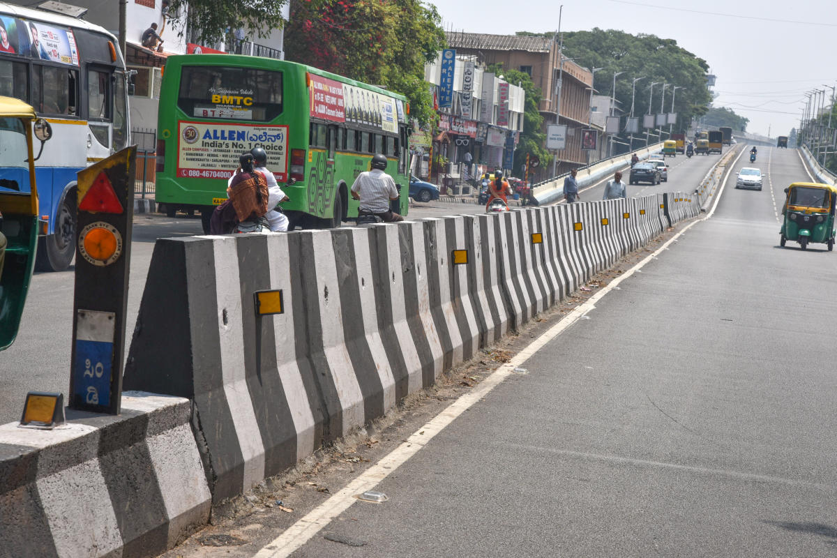 चारधाम यात्रा से पहले रायवाला-रानीपोखरी मार्ग का निरीक्षण, अनाधिकृत कट होंगे बंद 1 ट्रैफिक टीम ने चिन्हित किए खतरे के प्वाइंट, सुरक्षा उपायों की सूची डीएम को भेजी