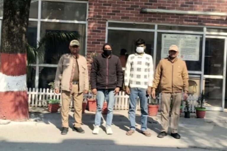 रुड़की सामूहिक दुष्कर्म मामला: पुलिस ने दो आरोपियों को किया गिरफ्तार 12 रुड़की सामूहिक दुष्कर्म मामला: पुलिस ने दो आरोपियों को भेजा जेल