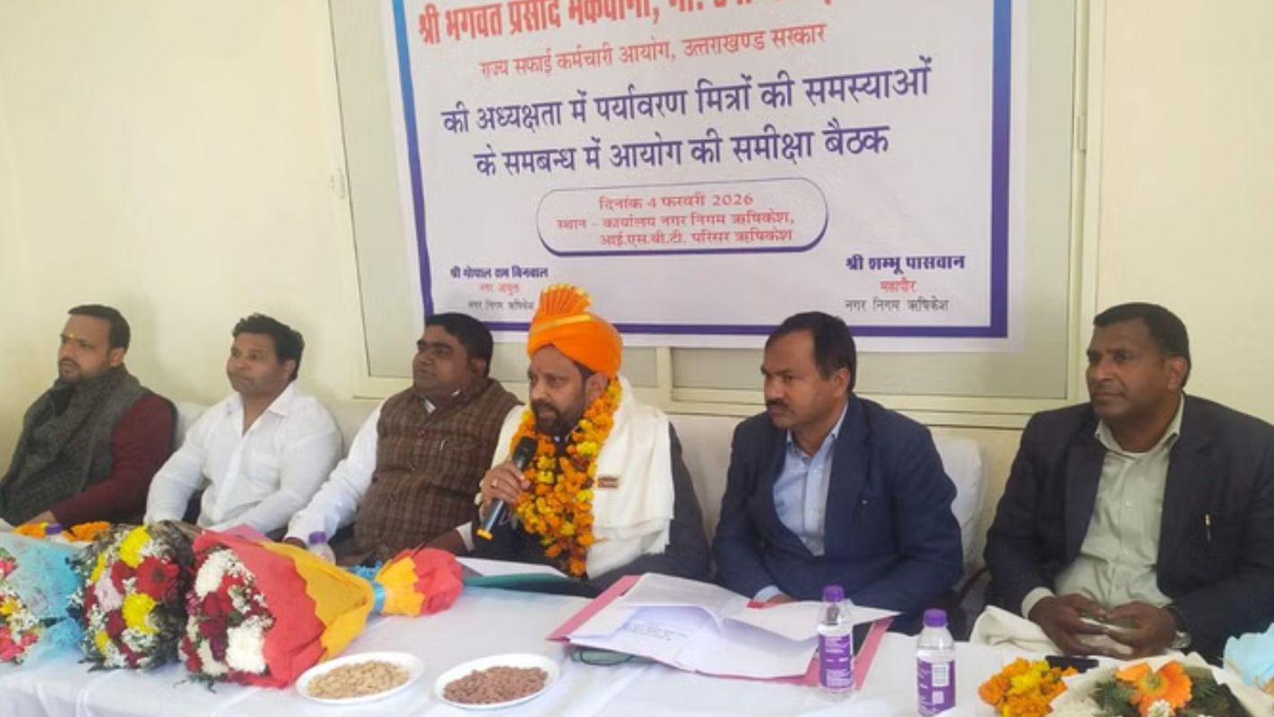 सीवर में बिना सुरक्षा उतारे गए सफाई कर्मी | आयोग उपाध्यक्ष सख्त