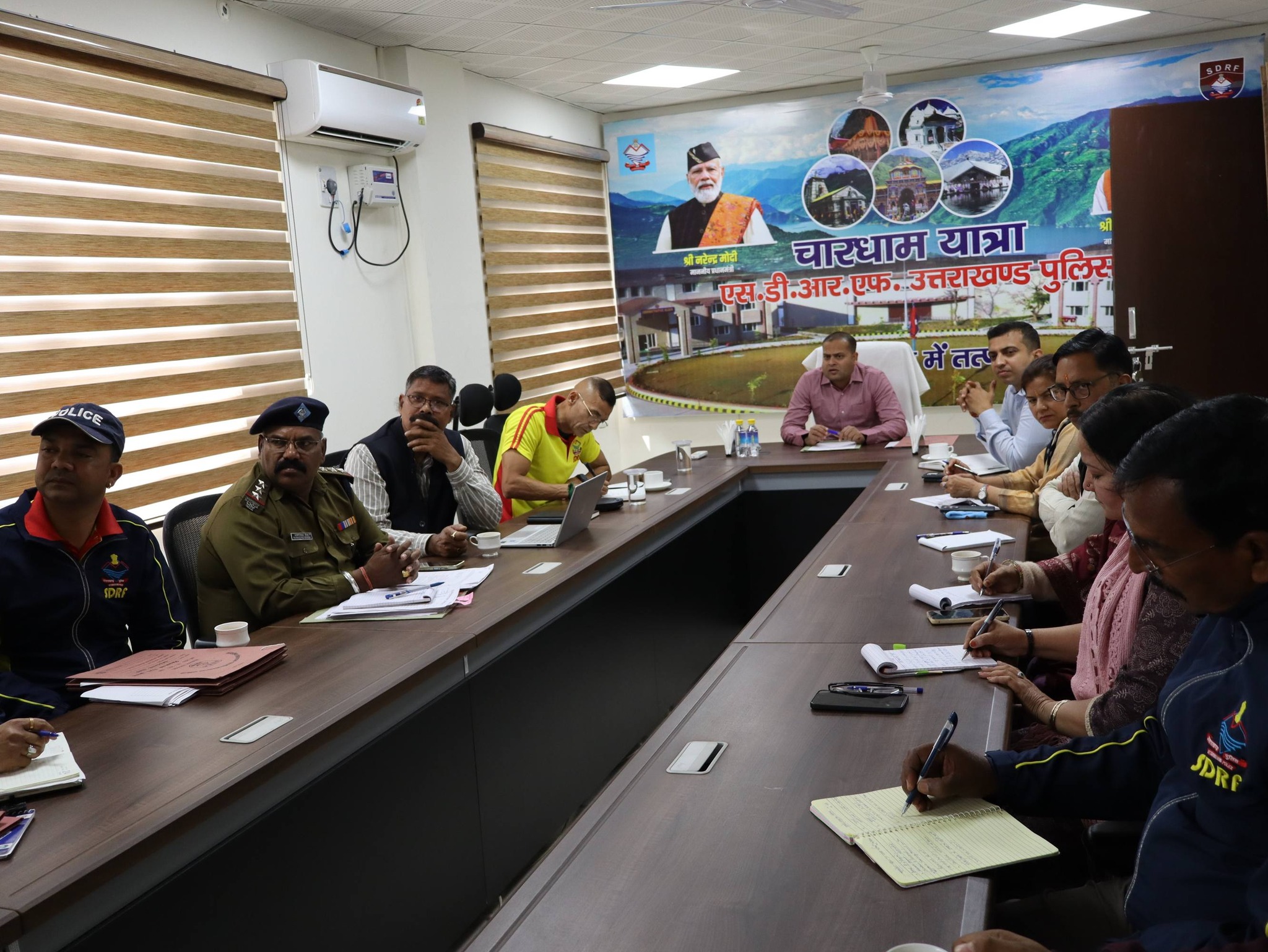 चारधाम यात्रा से पहले एसडीआरएफ की तैयारी तेज, जौलीग्रांट में मासिक सम्मेलन 1 चारधाम यात्रा से पहले एसडीआरएफ अलर्ट | जौलीग्रांट में समीक्षा बैठक