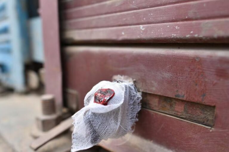 मसूरी में अवैध बहुमंजिला निर्माण पर एमडीडीए की सख्त कार्रवाई, श्रीराम रेजीडेंसी सील 7 मसूरी में अवैध निर्माण पर एमडीडीए की कार्रवाई | भवन सील