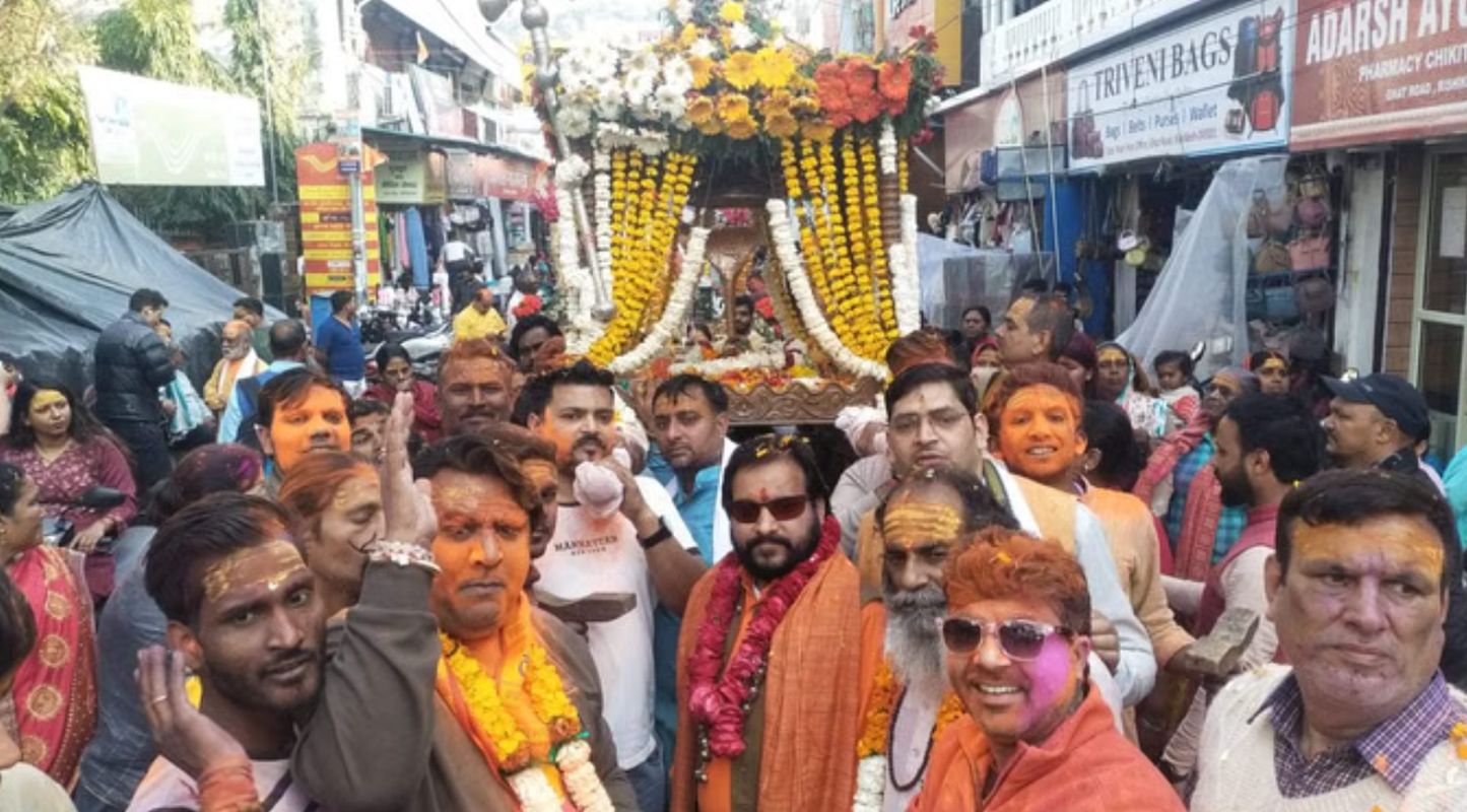 ऋषिकेश में धूमधाम से निकली भगवान शिव की बारात, भक्तिमय हुआ नगर 1 ऋषिकेश में निकली भव्य शिव बरात | महाशिवरात्रि 2026
