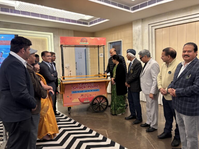 प्रयत्न व संपूर्ण फाउंडेशन की पहल, जरूरतमंद महिलाओं को फूड कार्ट वितरण