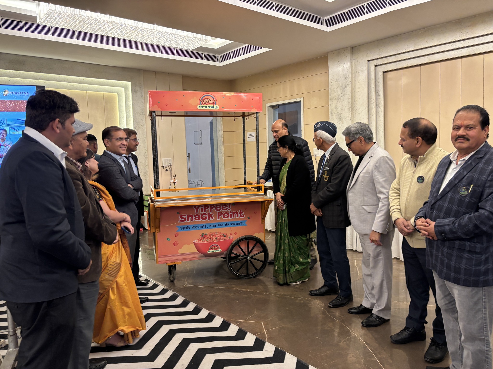 प्रयत्न व संपूर्ण फाउंडेशन की पहल, जरूरतमंद महिलाओं को फूड कार्ट वितरण