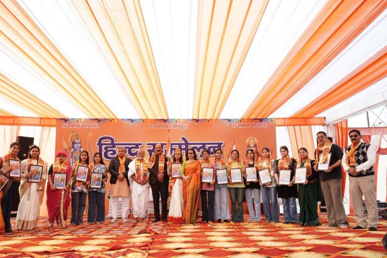 ढालवाला में हिंदू सम्मेलन, सुबोध उनियाल बोले— ‘वसुधैव कुटुंबकम हमारी सनातन परंपरा की आत्मा’ 9 ढालवाला हिंदू सम्मेलन में सुबोध उनियाल का संबोधन | वसुधैव कुटुंबकम पर जोर