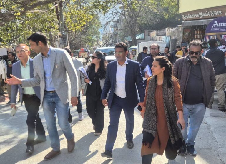 ऋषिकेश के तपोवन में घाट, पार्किंग और स्मार्ट टॉयलेट पर फोकस, अधिकारियों का निरीक्षण 9 ऋषिकेश विकास योजनाओं को लेकर यूयूएसडीए सक्रिय, तपोवन में साझा मंच पर चर्चा