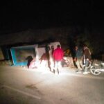 सुबह चार बजे सड़क हादसा, पुलिस की तत्परता से टला बड़ा नुकसान