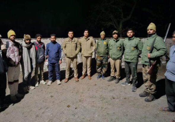 नीलकंठ से लौटते 5 युवक जंगल में भटके | राजाजी पार्क से रेस्क्यू