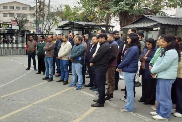 अधिशासी अभियंता के रिक्त पदों को लेकर यूपीसीएल में गेट मीटिंग