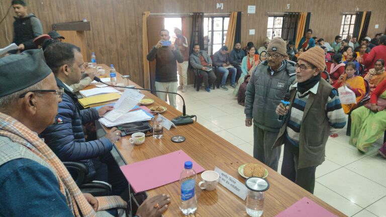 बेरीनाग में बड़ा सरकारी शिविर: 192 शिकायतें, डीएम ने पेयजल योजना की जांच के दिए आदेश