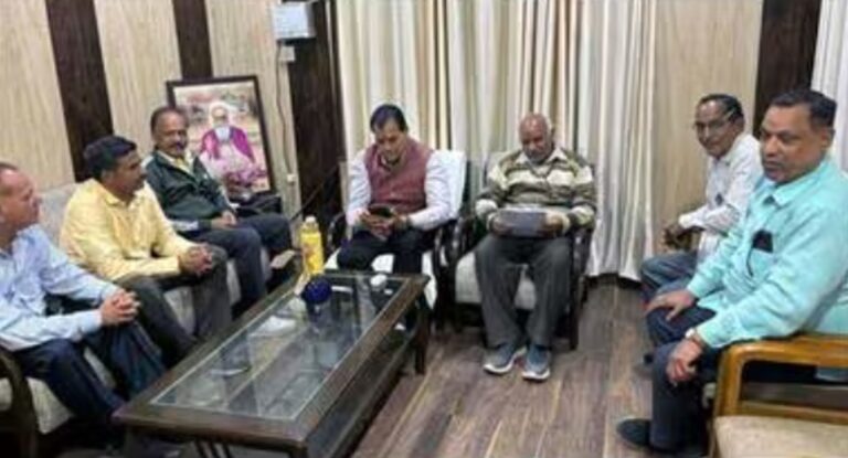 70–80 साल से बसे परिवारों को बेदखली का डर, समाधान की मांग