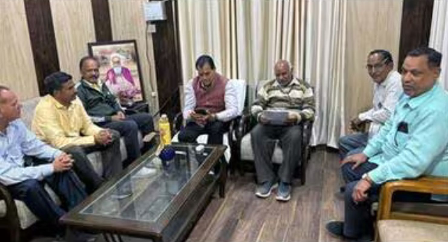 70–80 साल से बसे परिवारों को बेदखली का डर, समाधान की मांग