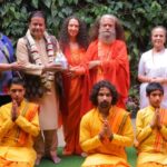 गंगा आरती में शामिल हुए भजन सम्राट, आध्यात्मिक माहौल