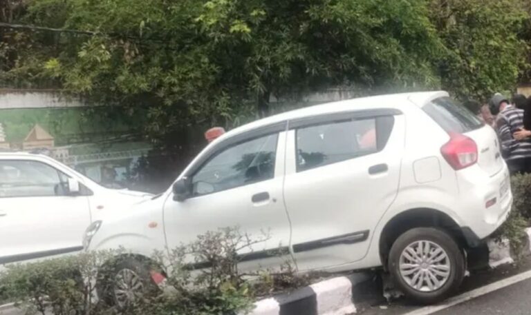 दून में रफ्तार का कहर! 120 Km/h थार ने स्कूटी सवारों को कुचला, एक की मौत 13 नशे में ड्राइविंग से हादसा, शहर में सड़कें बनी खतरा