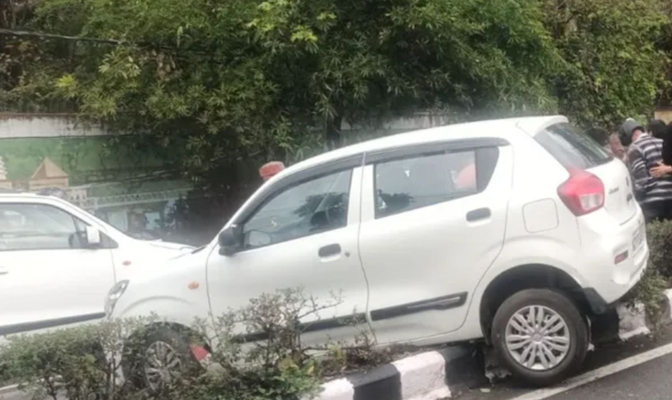 दून में रफ्तार का कहर! 120 Km/h थार ने स्कूटी सवारों को कुचला, एक की मौत 1 नशे में ड्राइविंग से हादसा, शहर में सड़कें बनी खतरा