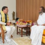 ऋषिकेश में सीएम धामी ने श्री श्री रविशंकर से लिया आशीर्वाद, आध्यात्मिक विकास पर बड़ी चर्चा