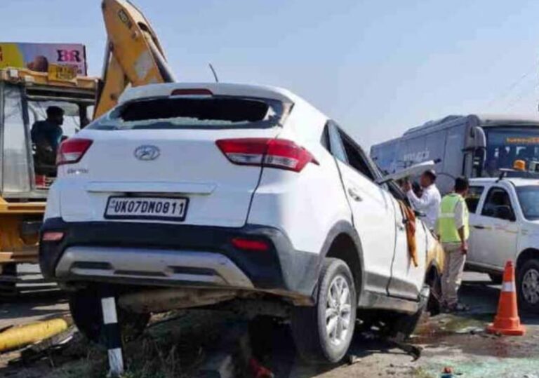 हरिद्वार जा रही कार अनियंत्रित होकर पलटी, झपकी बनी हादसे की वजह 4 माजरी ग्रांट-हरिद्वार हाईवे पर कार पलटी, तीन घायल