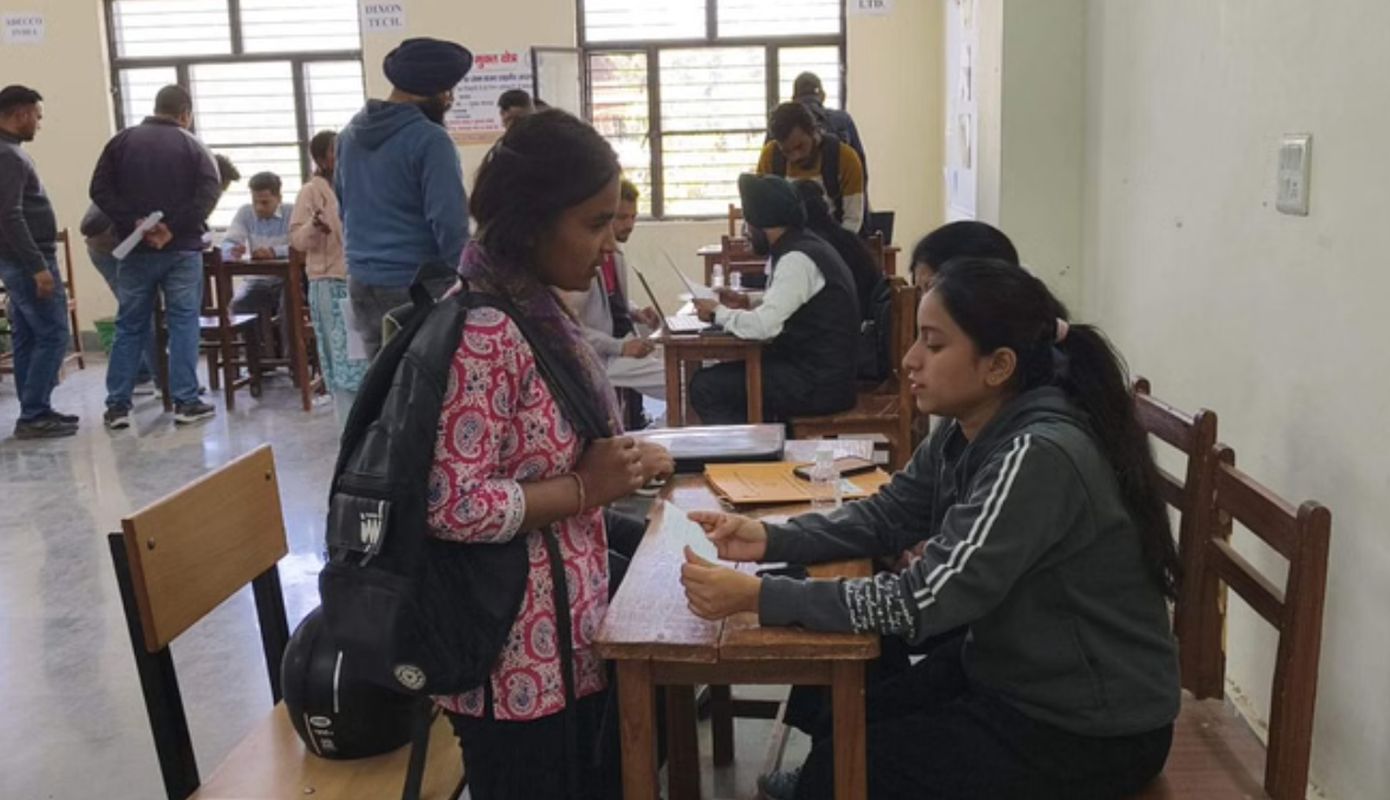 रोजगार मेला बना युवाओं की उम्मीद, देहरादून में 700 पदों पर भर्ती