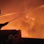 देहरादून के कबाड़ी बाजार में भीषण आग, घंटों की मशक्कत के बाद काबू