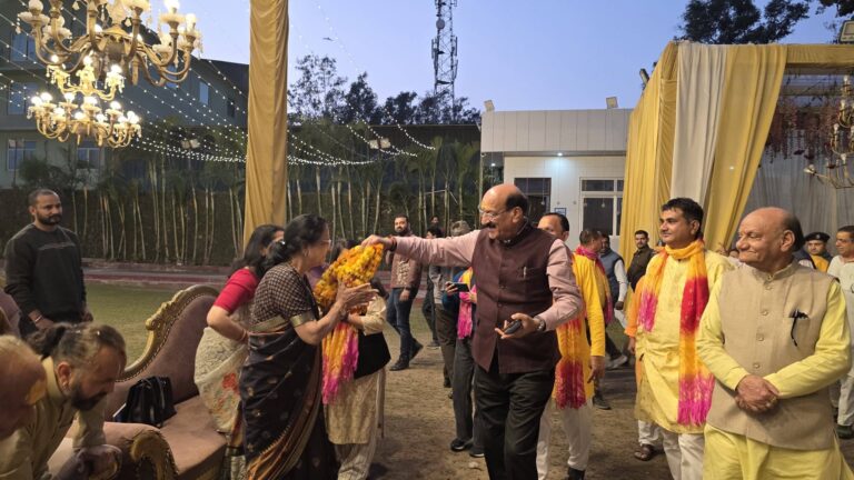 गढ़वाली गीतों और राधा-कृष्ण झांकी से रंगा होली मिलन समारोह