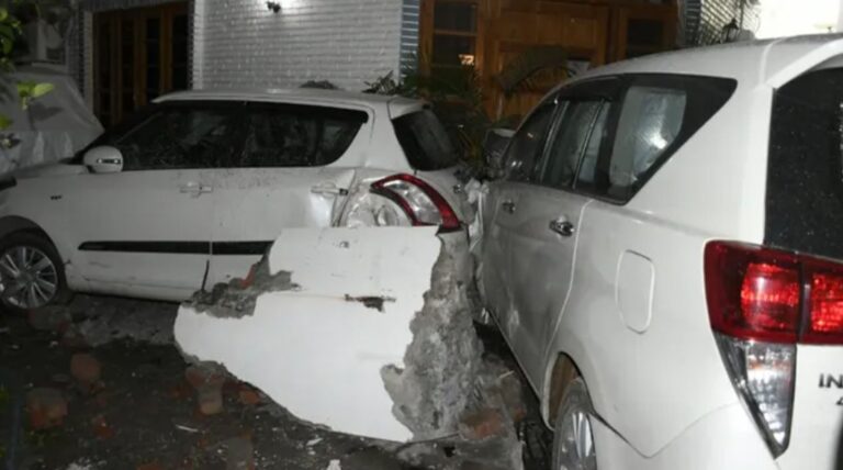 तेज रफ्तार ने ली जान, इनोवा ने सड़क पर चल रहे लोगों को कुचला