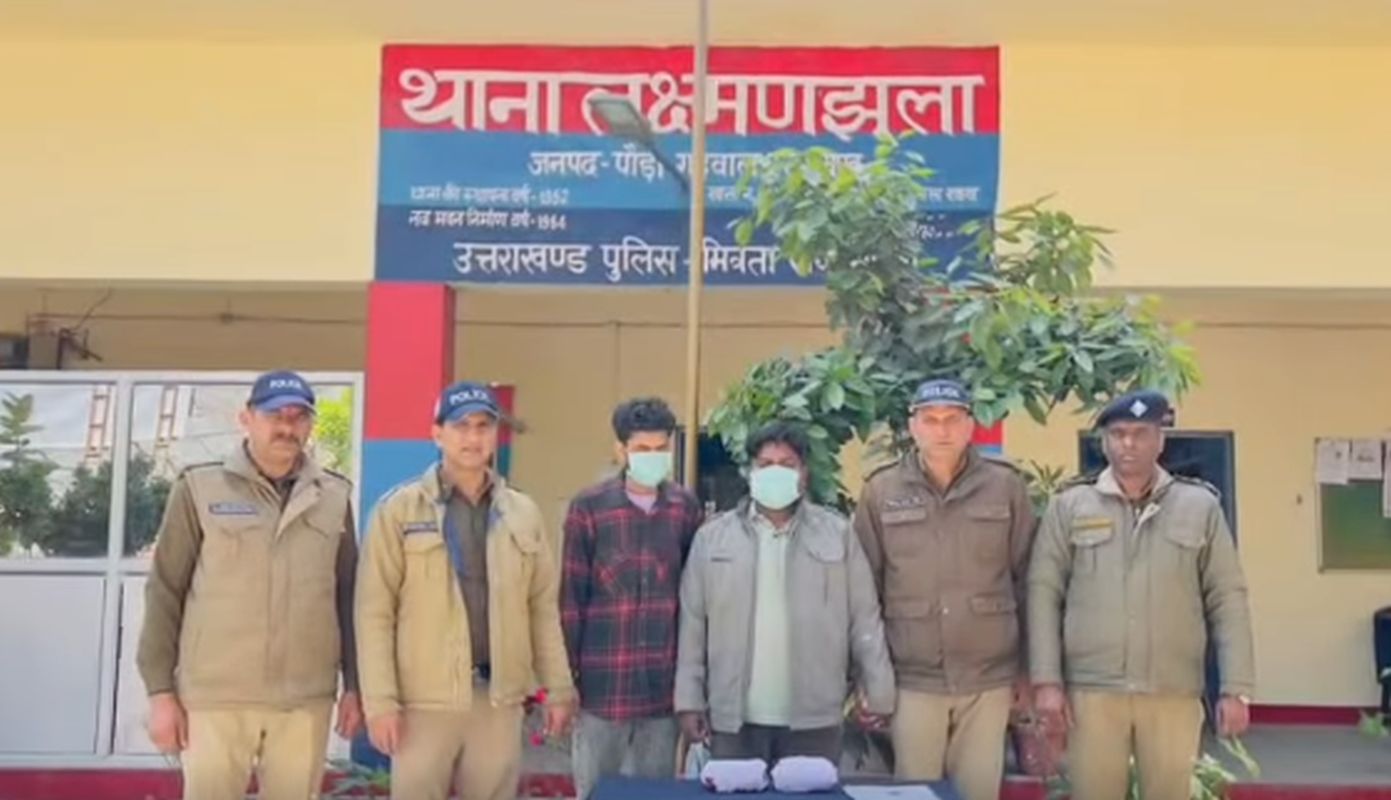 लक्ष्मणझूला में 1.4 किलो चरस के साथ दो आरोपी गिरफ्तार, पुलिस का सघन अभियान जारी 1 ऋषिकेश में 1.4 किलो चरस के साथ दो गिरफ्तार | लक्ष्मणझूला पुलिस की बड़ी कार्रवाई
