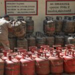 ऋषिकेश में गैस किल्लत से नाराज लोग, गोदाम से डिलीवरी वाहन निकलने नहीं दिया