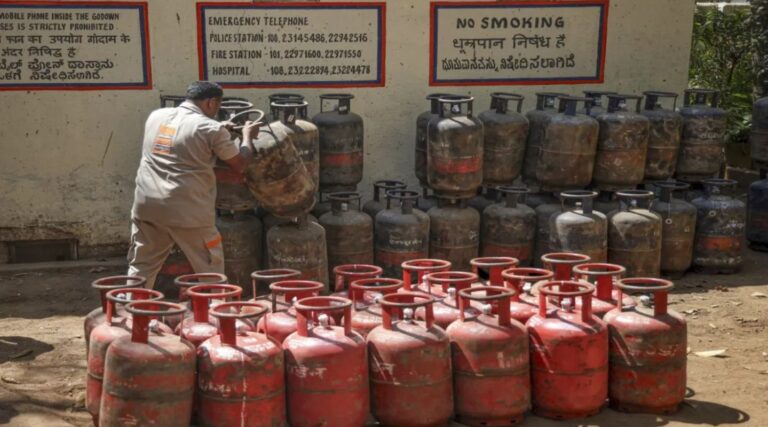 ऋषिकेश में गैस सिलिंडर की किल्लत, कई एजेंसियों में 6 दिन से नहीं पहुंची आपूर्ति