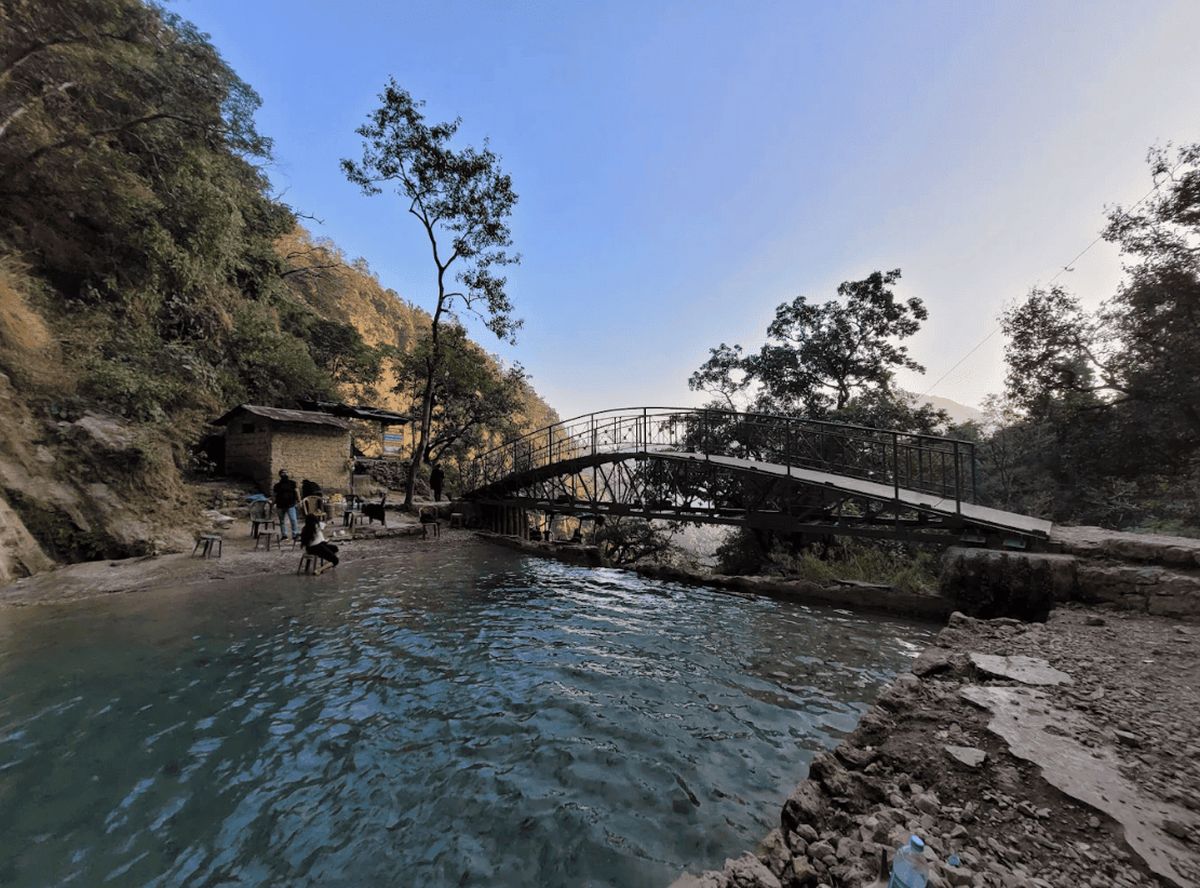 ऋषिकेश के नीर झरना का नाम एनआईसी साइट से गायब, ग्रामीणों में नाराजगी 1 देश-विदेश से पर्यटक आते हैं, लेकिन वेबसाइट से गायब नीर झरना