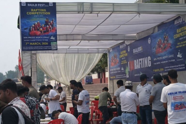 टिहरी लेक फेस्टिवल में ब्रह्मपुरी से मुनि की रेती तक राफ्टिंग प्रतियोगिता, 180 कंपनियों ने लिया हिस्सा 3 ऋषिकेश में गंगा पर राफ्टिंग प्रतियोगिता | 180 कंपनियों ने लिया हिस्सा
