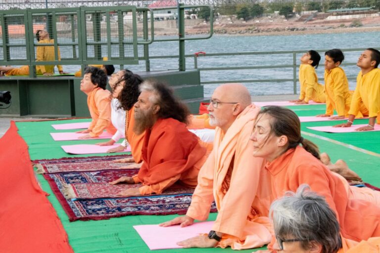 ऋषिकेश अंतरराष्ट्रीय योग महोत्सव 2026 | 80 देशों के 1200 योग साधक