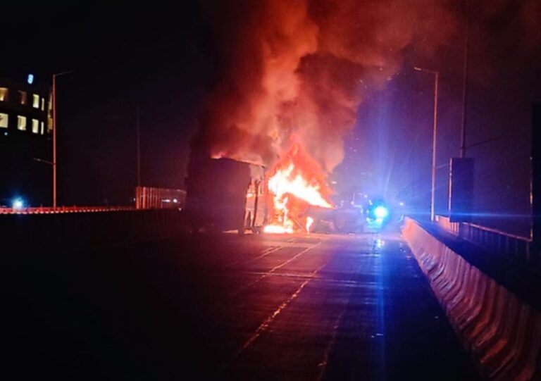 रायवाला मोतीचूर फ्लाईओवर हादसा | कार में आग, महिला की मौत