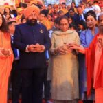 परमार्थ निकेतन में योग महोत्सव, राज्यपाल बोले— योग दुनिया को जोड़ने वाली शक्ति