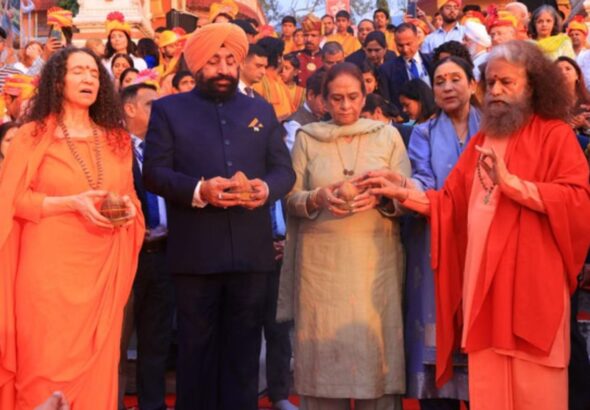 परमार्थ निकेतन में योग महोत्सव, राज्यपाल बोले— योग दुनिया को जोड़ने वाली शक्ति