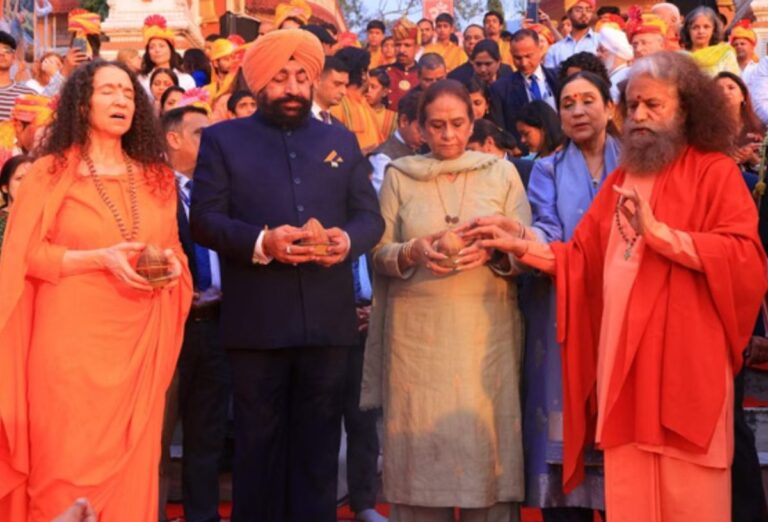 ऋषिकेश योग महोत्सव में राज्यपाल गुरमीत सिंह शामिल, बोले— योग दुनिया को एकता और शांति का संदेश देता है 3 परमार्थ निकेतन में योग महोत्सव, राज्यपाल बोले— योग दुनिया को जोड़ने वाली शक्ति