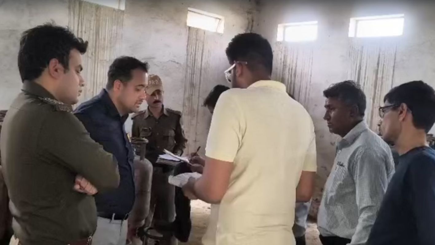 ऋषिकेश में गैस की कालाबाजारी का खुलासा, 37 सिलिंडर के साथ कर्मचारी पकड़ा गया