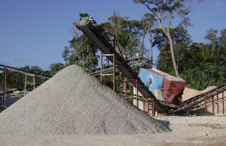 हरिद्वार-लक्सर में छापेमारी, क्रशरों में मिली भारी गड़बड़ी